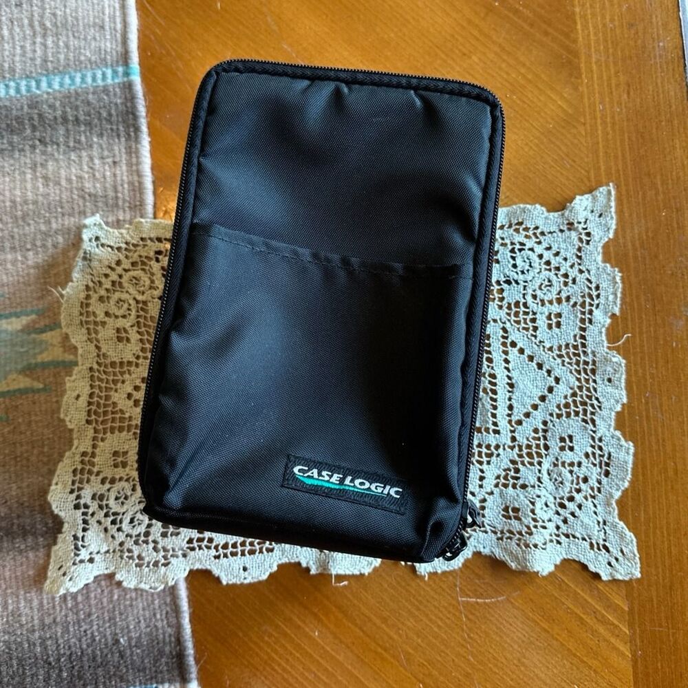 Vintage Case Logic Nylon Zippered Carrying Case CD Holder